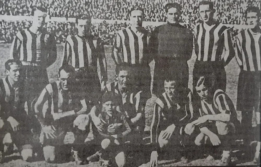 El equipo de Peñarol de 1932 que ganó el primer Campeonato Uruguayo profesional en 1932