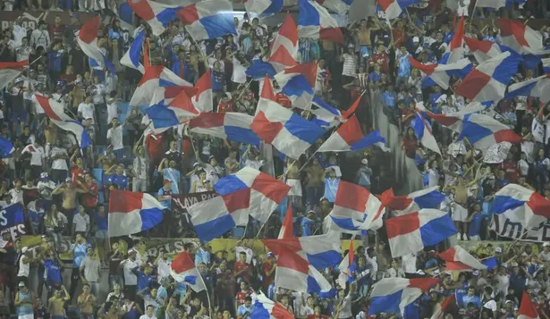 A la hinchada de Nacional le requisaron la pirotecnia afuera de la Colombes