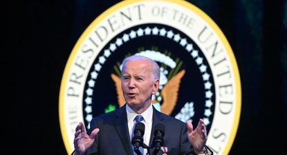 Trump asegura que la firma electrónica encubrió el deterioro cognitivo de Biden: cómo funciona ese dispositivo