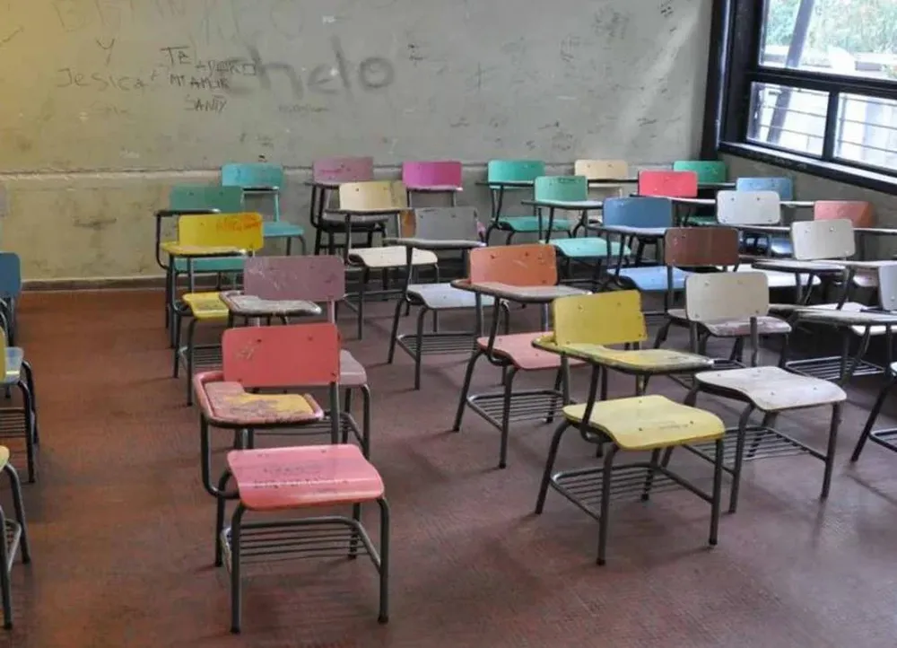 Un salón del Liceo 62, antes