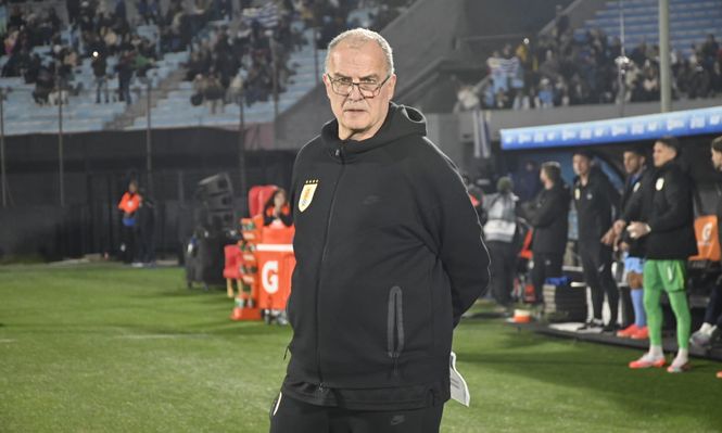 Marcelo Bielsa, técnico de Uruguay, ante Venezuela por Eliminatorias