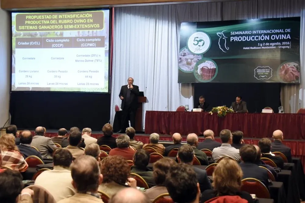 Fabio Montossi dictó la primera conferencia del seminario ovino