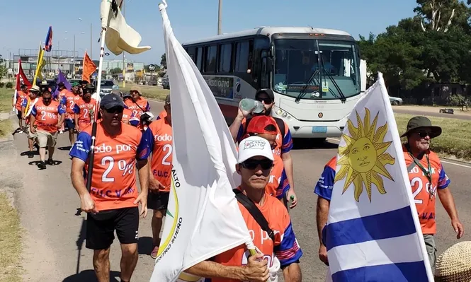 En 2019, cooperativistas marcharon a pie hacia Punta del Este reclamando que se unificara el criterio de cobro de intereses
