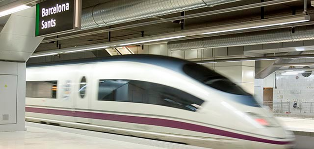 Tren de Renfe en la estación Barcelona Sants