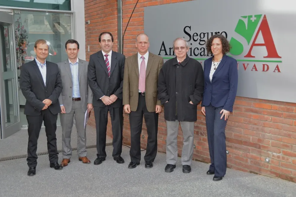 El gerente Comercial de Seguro Americano, Agustin Maggiolo, el gerente de Desarrollo de Negocios, Gustavo Frejtman el gerente Comercial, Nicolas Mosca, el gerente General, Javier Solari, el administador, Nestor Belzarena, la administradora, Cecilia Legnani