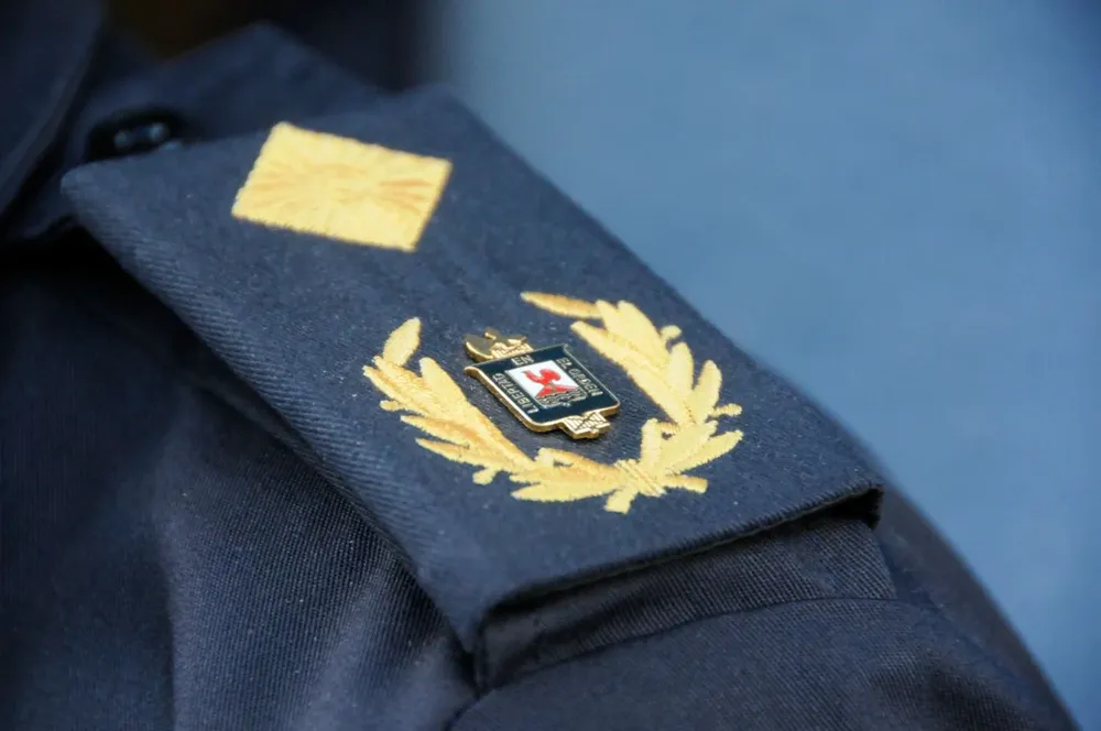 uniforme de la policía