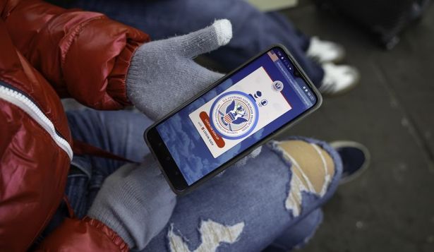 El gobierno de Trump lanzó CBP Home, una curiosa app para la autodeportación de migrantes