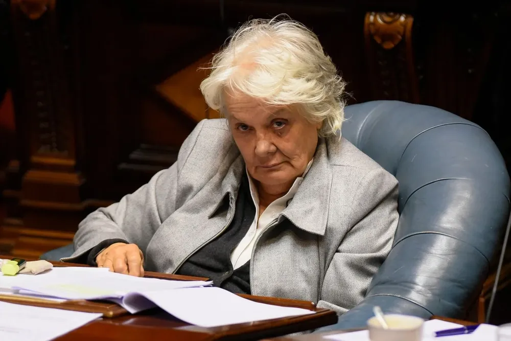 Topolansky llegó al Parlamento en el año 2000, y ejerció como vicepresidenta, senadora y diputada