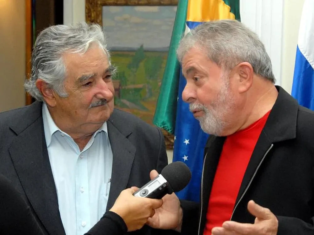 El presidente José Mujica con el ex mandatario brasileño Lula da Silva durante un almuerzo.
