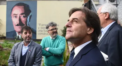 Luis Lacalle Pou con Fernando Pereira en la sede del Frente Amplio