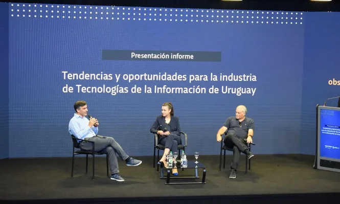 Leonardo Loureiro, presidente de la CUTI, Mercedes Aramendía, presidenta de la Ursec y Pablo Brenner, fundador de Collokia