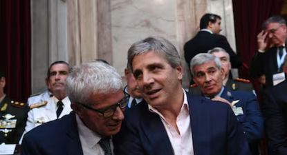 Luis Caputo y Mariano Cuneo Libarona tuvieron que dar explicaciones acerca de la medida.&nbsp;“No es un blanqueo ni es cierto eso que se dijo de los montos de 100 mil dólares”, afirmó Caputo.