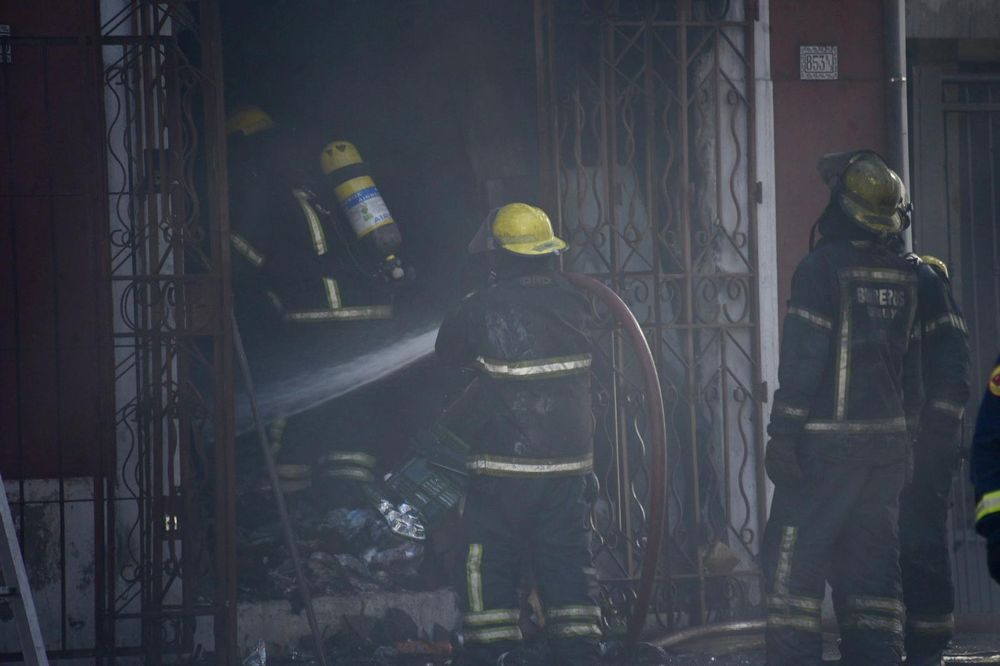 Bomberos controló el incendio en Pocitos