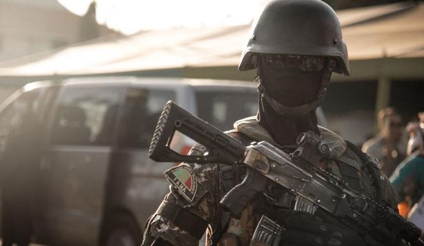 El ejército de Mali se enfrenta a insurgentes islamistas en el Sahel.