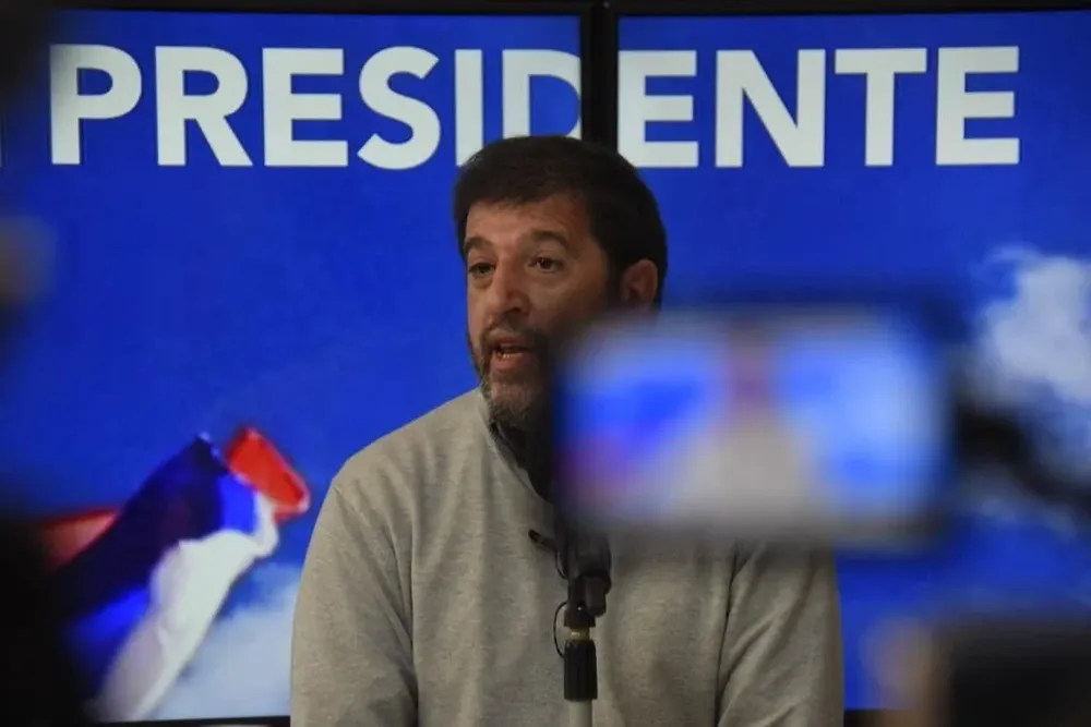 Pereira lanza su candidatura para presidir al FA en Ciudad Vieja, Montevideo