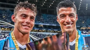 Felipe Carballo y Luis Suárez cuando ganaron en su debut con Gremio, la Recopa Gaúcha en enero de 2023