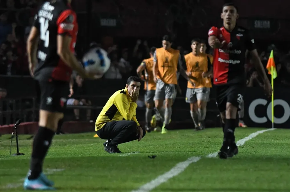 Mauricio Larriera en la derrota de Peñarol ante Colón de Santa Fe en el estreno de la Copa Libertadores