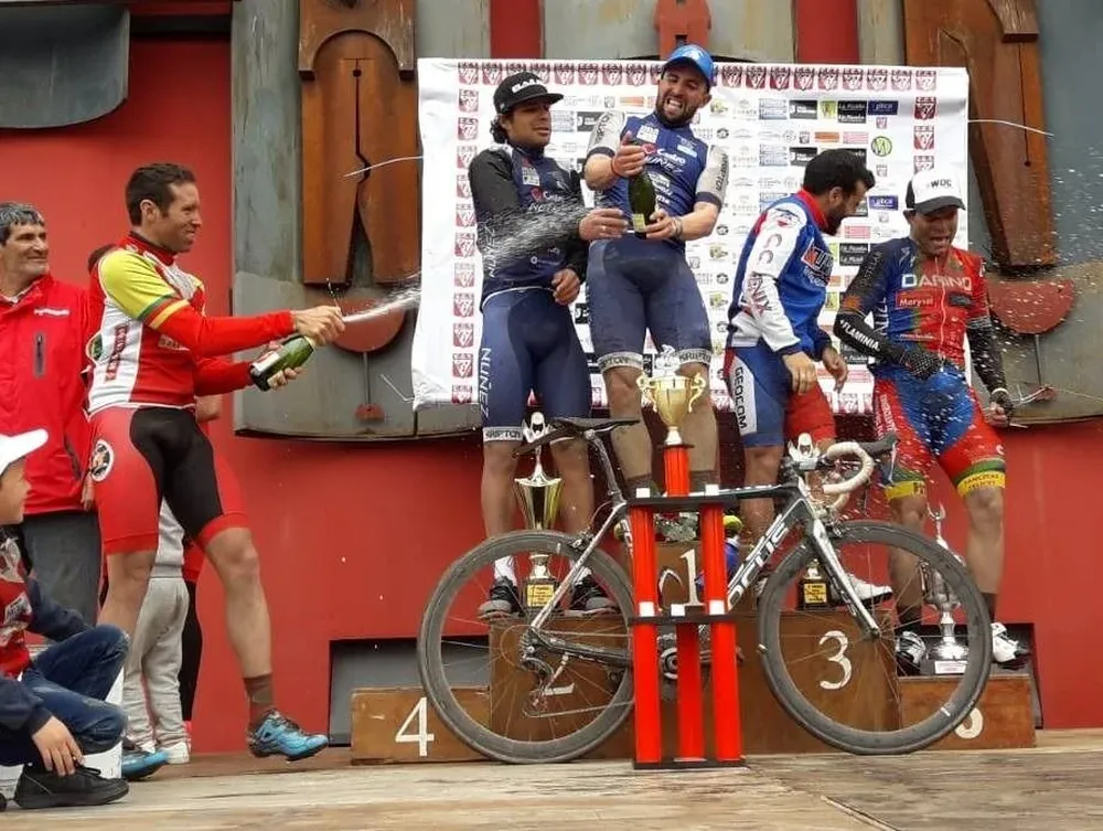 El festejo en Tacuarembó, donde ganó Arachichú / Foto: C.C. Cerro Largo