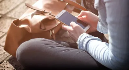 Casi 50% de los uruguayos usa su celular cada 15 minutos