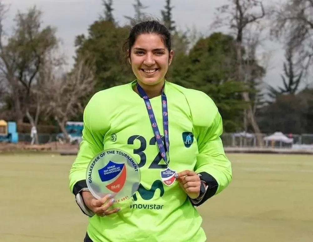 Bate con el premio de mejor golera