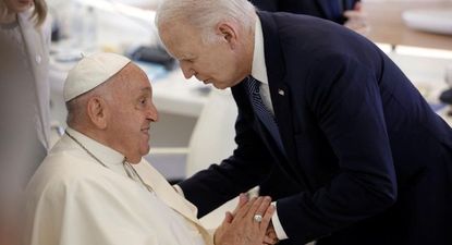 Encuentro entre el Papa Francisco y Joe Biden en la Cumbre del G7.