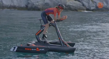 Así es la bicicleta acuática creada por un emprendedor español