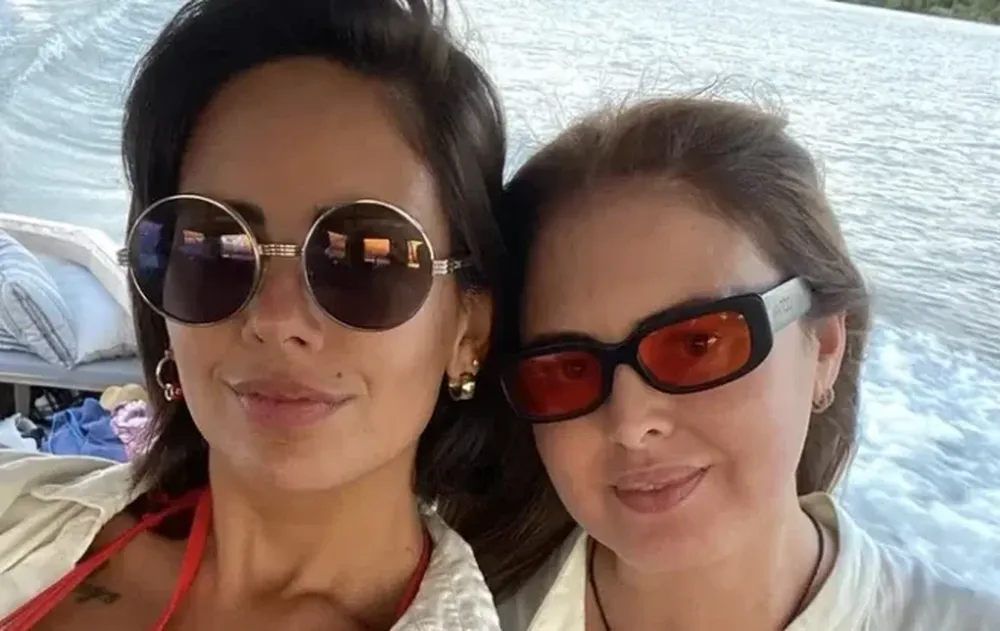 Luna y su amiga Eugenia Orellana