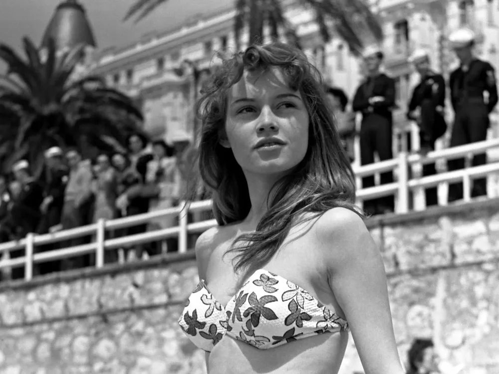 Brigitte Bardot se robaba toda la atención del Festival de Cannes en 1953