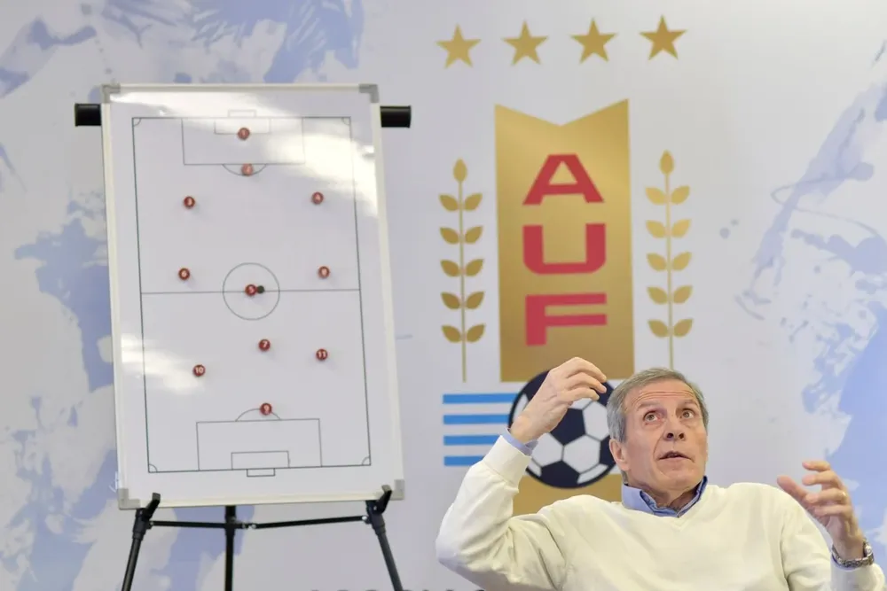 Óscar Washington Tabárez, entrenador de la selección mayor y coordinador de selecciones de la AUF