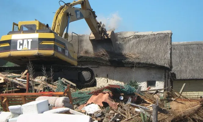Resignación de los propietarios por demolición de casas