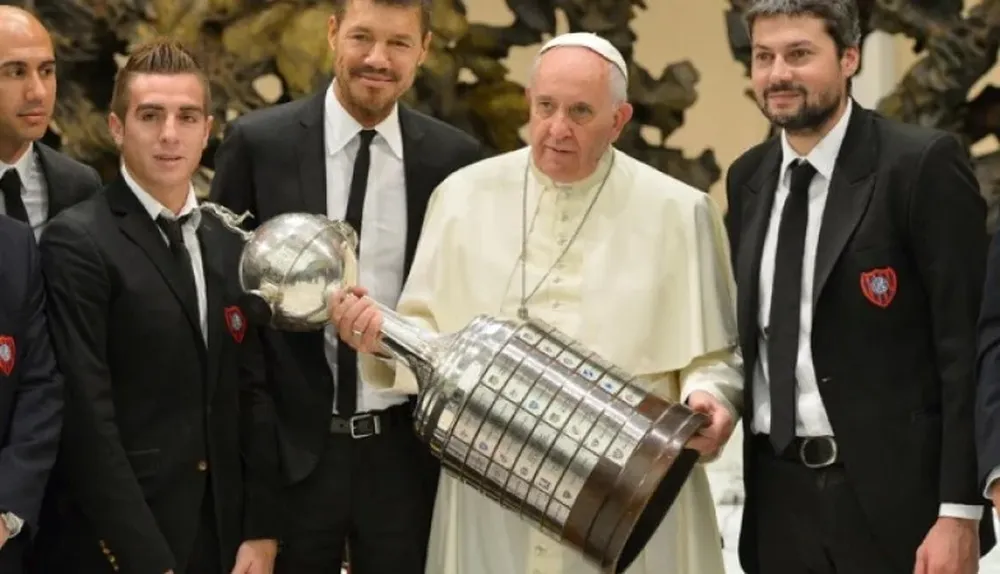 El Papa recibe a los dirigentes de San Lorenzo, luego de la obtención de la Copa Libertadores