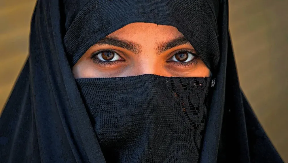 Las autoridades del régimen endurecieron los controles con el uso de cámaras y la detención de actrices que posaban sin hijab en las redes sociales.