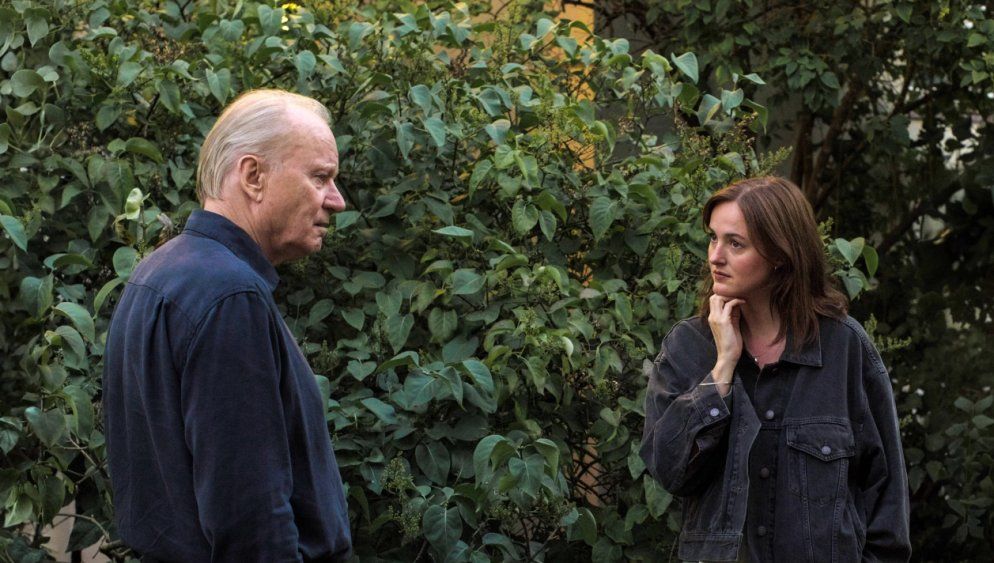 Stellan Skarsgard y Renate Reinsve en Sentimental Value, de Joachim Trier