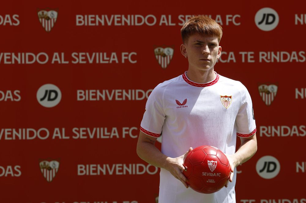 Presentación de Valentín Barco.