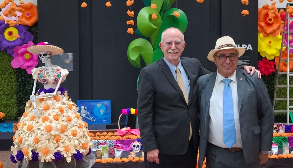 Fratti junto a Julio Berdegué, secretario de Agricultura y Desarrollo Rural, en México.