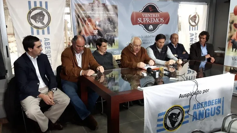 Integrantes de Frigorífico Modelo y La Rubeta, de los escritorios Cánepa y Valdez y del banco Santander