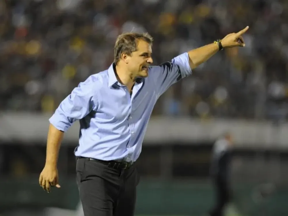 Aguirre dará el equipo a último momento.