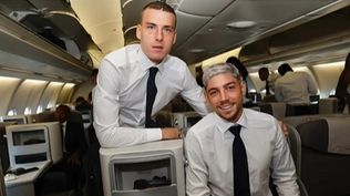 Andrii Lunin y Federico Valverde en el viaje a Varsovia