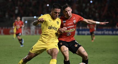 Javier Méndez de Peñarol contra Emmanuel Moreno de Caracas