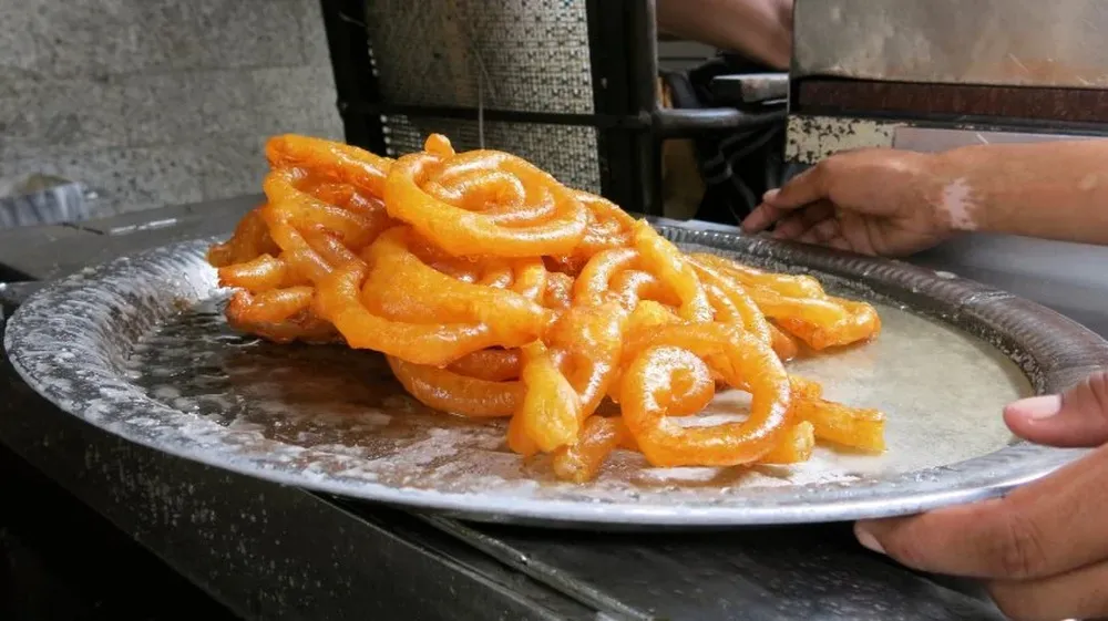 El kilo de jalebi cuesta unas 500 rupias (US$ 7,3).