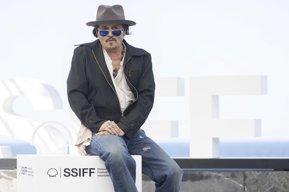 Johnny Depp tras presentar su película Modi, three days on the wing of madness en la 72 edición del Festival de Cine de San Sebastián. EFE