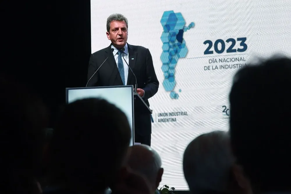 Sergio Massa en el día de la industria