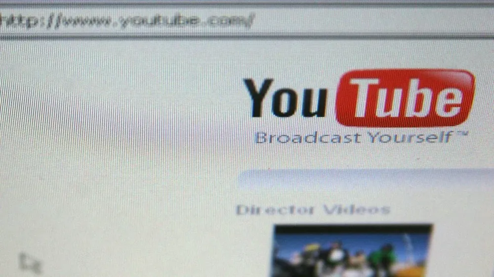 YouTube dijo que Jones no cumple sus normas comunitarias e incita al odio.