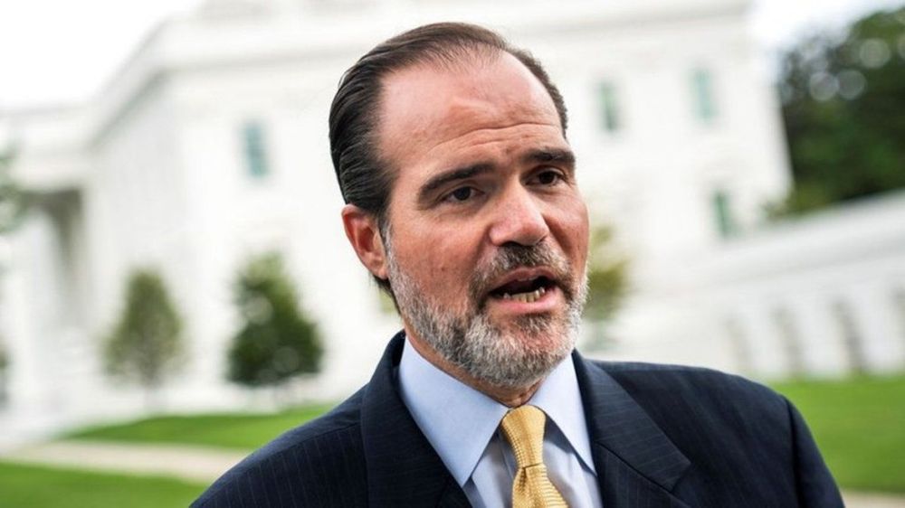 Claver-Carone criticó las políticas económicas de Javier Milei, calificándolas como más de lo mismo en relación al peronismo.