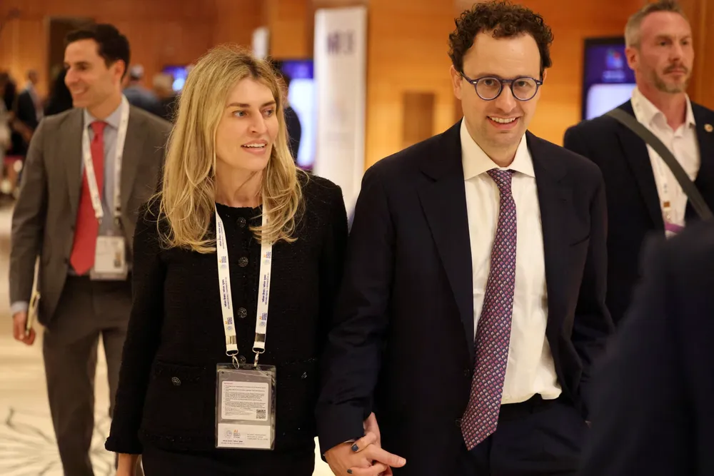 Camilla Clark junto a su esposo, Dario Amodei, el CEO de Anthropic.
