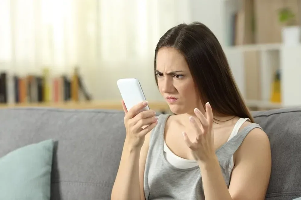 Los fraudes y las noticias falsas son un problema frecuente en Whatsapp.