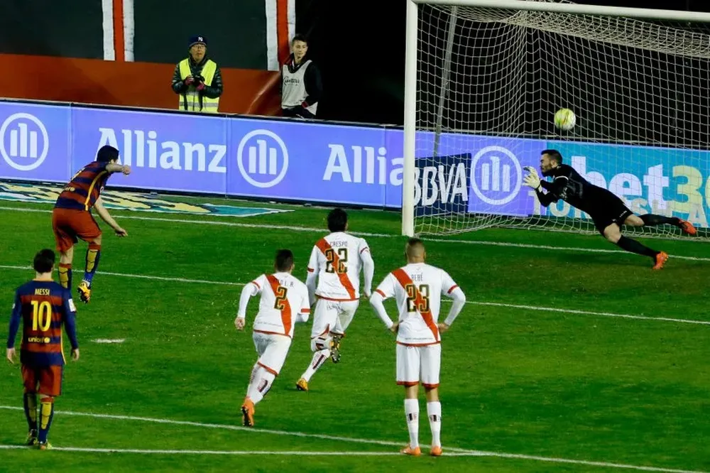 Juan Carlos le atajó así el penal a Luis Suárez