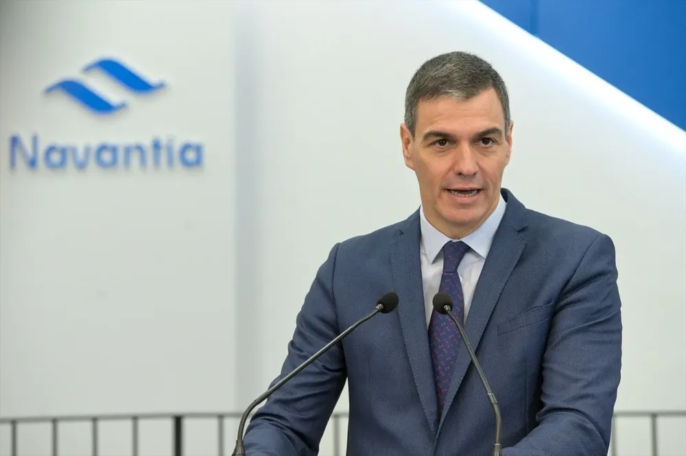 El presidente del Gobierno, Pedro Sánchez, interviene durante su visita a las instalaciones del astillero de Navantia