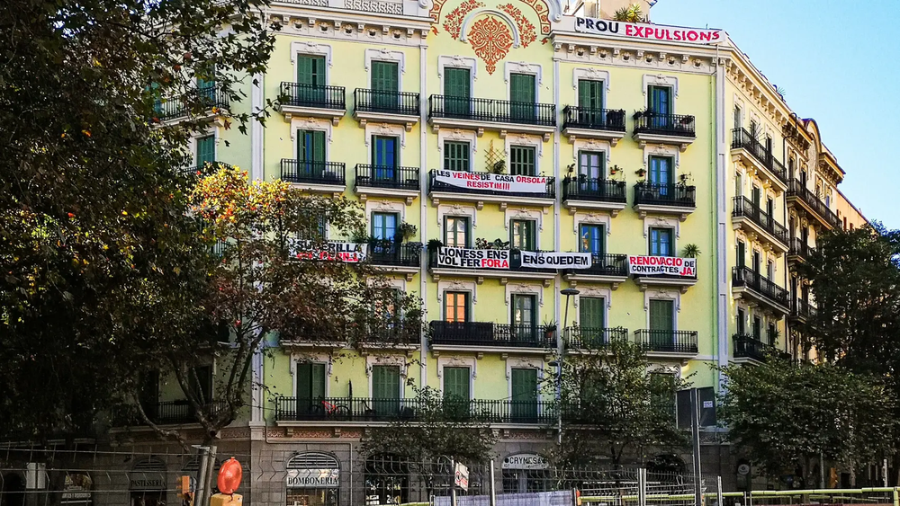 El Ayuntamiento de Barcelona, en colaboración con la entidad del Tercer Sector Hàbitat3, anunció la compra de la Casa Orsola