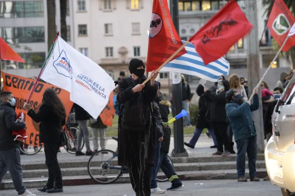 El PIT-CNT definió paro con movilización